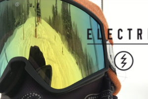 スキー場でELECTRIC KLEVELANDを装着しているスノーボーダー