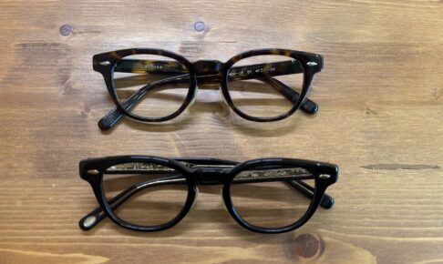 EYEVAN WEBBのダークトートイズとピアノブラックを並べて比較した画像